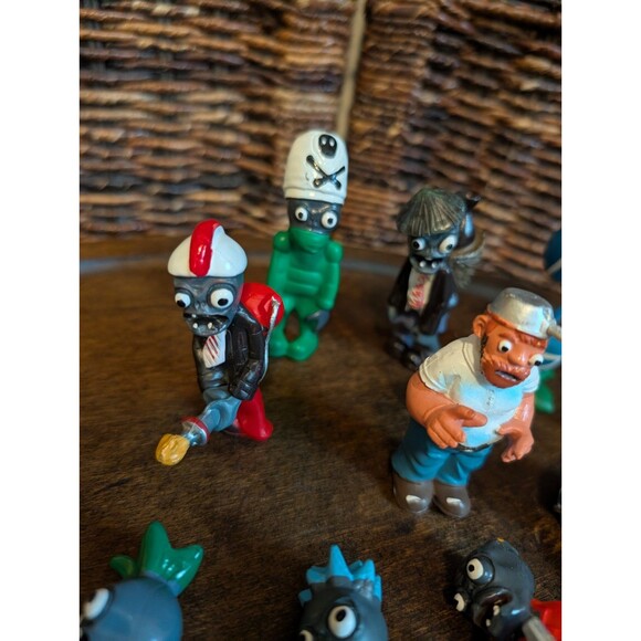 Plants vs Zombies PVC Toy Figures by Jazwares  Lot of 11 3" Inch Cake Toppers - Picture 7 of 13